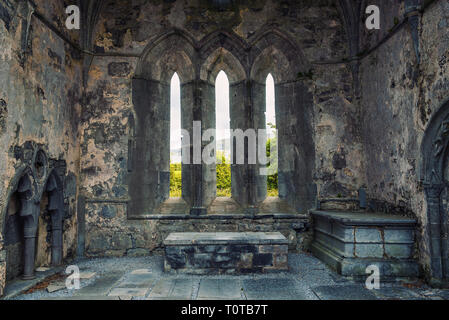 Corcomroe Abbey rovine situato nel Burren regione della contea di Clare, Irlanda Foto Stock