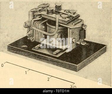 Apparecchio elettronico per la ricerca biologica apparecchio elettronico per la ricerca biologica electronicappara00dona Anno: 1958 (a) Foto Stock