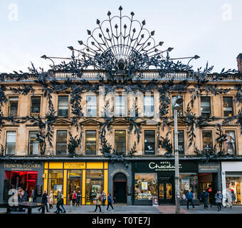 Fila di negozi con una decorazione di elementi in ferro battuto, Argyll Arcade, Buchanan Street, Glasgow, Scotland, Regno Unito Foto Stock