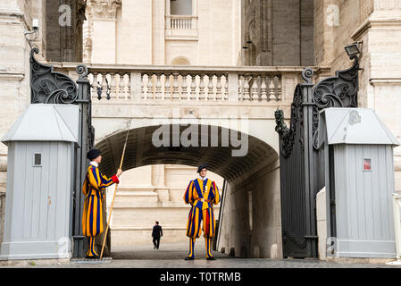 Guardie Svizzere o Guardia Svizzera a città del Vaticano, Roma. Foto Stock