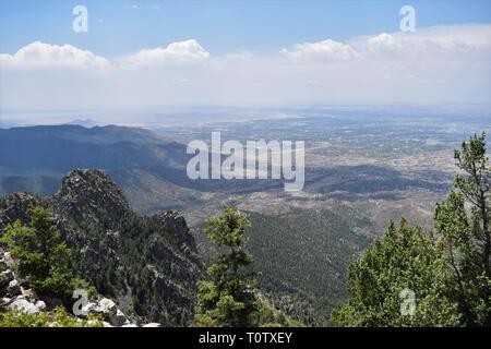 La splendida vista dal picco di Sandia Montagna di Albuquerque nel New Mexico Foto Stock