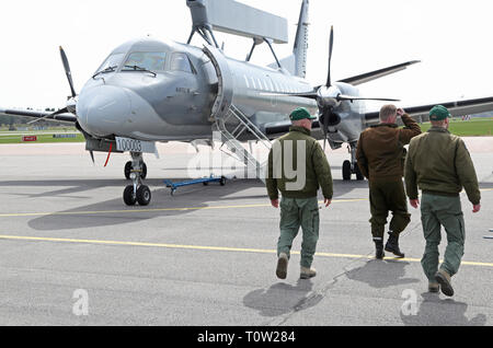 MALMSLÄTT, Svezia 20180505 Il sugli aeromobili di sorveglianza ASC890 (Saab 340) durante a Malmen appena al di fuori di Linköping. Foto Jeppe Gustafsson Foto Stock