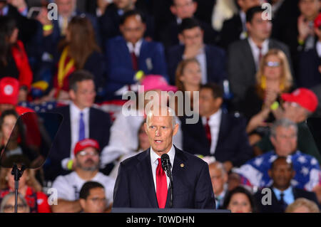 Stati Uniti Presidente Trump e la First Lady Melania Trump parlando a una folla di venezuelano comunità americana a Florida International University - Ocean Banca centro convocazione il 18 febbraio 2019 a Miami in Florida. Dotato di: Rick Scott dove: Miami, Florida, Stati Uniti quando: 18 Feb 2019 Credit: Johnny Louis/WENN.com Foto Stock