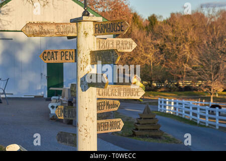 Direzioni Indicazioni sui terreni della fattoria Amish e casa, Lancaster County, Pennsylvania, STATI UNITI D'AMERICA Foto Stock