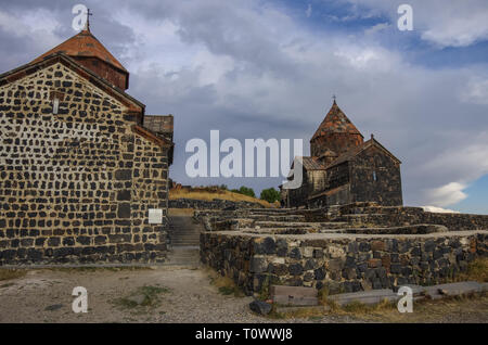 Sevanavank (Monastero di Sevan), un complesso monastico situato su una sponda del lago Sevan in Gegharkunik Provincia di Armenia Foto Stock