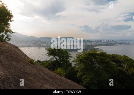 Il Rio de cityscape visualizzare durante il tramonto. Foto Stock