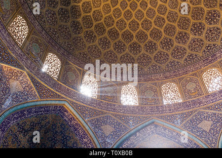 Lo Sceicco Lotfollah mosque interno, Isfahan, Iran Foto Stock