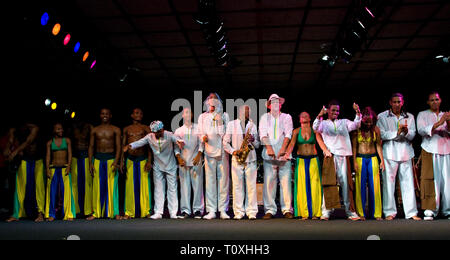 PERUGIA, Italia - 12 luglio 2010 - Projecto Axé (musica, danza e capoeira) dal Brasile sul palco di Umbria Jazz Festival - Luglio 12, 2010 a Perugia, Ita Foto Stock