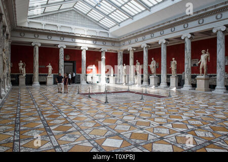 Danimarca, Copenaghen, Ny Carlsberg Glyptotek, Carl Jacobsen della Hall centrale Foto Stock