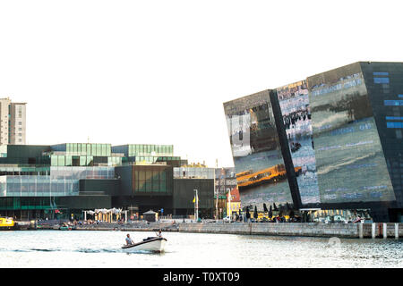 Danimarca, Copenaghen, Black Diamond building Foto Stock