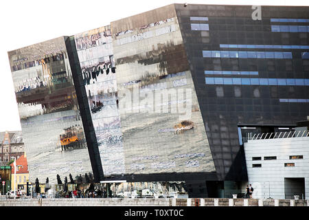 Danimarca, Copenaghen, Black Diamond building Foto Stock