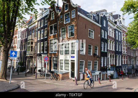 Inclinazione tipico Dutch Canal case sul Reguliersgracht ad Amsterdam in Olanda. Foto Stock