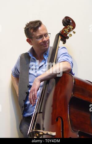 Sam Burgess - James Pearson Trio, NJA Chiesa Metodista, botesdale, Essex, 2.9.19. Autore: Brian O Connor. Foto Stock