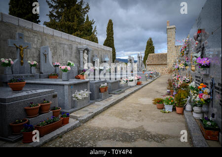 Cimitero del villaggio in Spagna una torbida e triste giorno Foto Stock