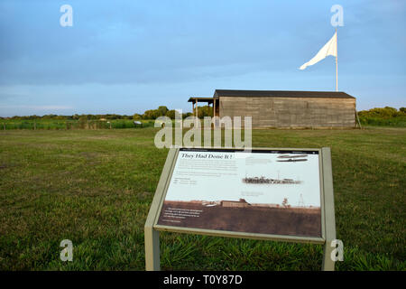 La riproduzione dei fratelli Wright' 1905 hangar a Huffman Prairie campo di volo, Dayton, Ohio, dove il Wrights sviluppato il primo al mondo prac Foto Stock