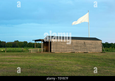 La riproduzione dei fratelli Wright' 1905 hangar a Huffman Prairie campo di volo, Dayton, Ohio, dove il Wrights sviluppato il primo al mondo prac Foto Stock