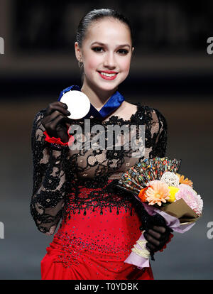 Saitama, Giappone. 22 Mar, 2019. Medaglia d'oro Alina Zagitova della Russia comporta per le foto durante la cerimonia di premiazione per il Ladies' di 2019 ISU World Figure Skating Championships a Saitama Super Arena di Saitama, Giappone, il 22 marzo 2019. Credito: Wang Lili/Xinhua/Alamy Live News Foto Stock