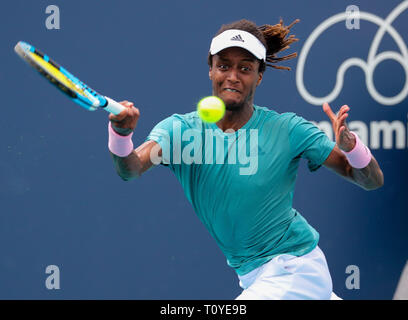 Marzo 21, 2019: Mikael Ymer, della Svezia in azione contro Leonardo Mayer, dell'Argentina, durante il 2019 Miami Open presentato da Itau professional tennis tournament, giocato all'Hardrock Stadium di Miami, Florida, Stati Uniti d'America. Mario Houben/CSM Foto Stock