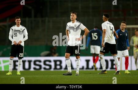 Mangiare, Deutschland. Xxi Mar, 2019. firo: 21.03.2019, calcio, U21 Amichevole, stagione 2018/2019, U21, Germania - Francia, 2: 2, final giubilo, dopo la partita, Pascal Stenzel, GER, Germania, Waldemar AANTON, GER, Germania, Felix UDUOKHAI, GER, Germania, figura intera, sterminio, le espressioni del viso | Utilizzo di credito in tutto il mondo: dpa/Alamy Live News Foto Stock