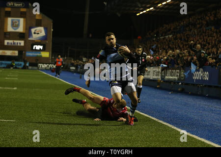 Cardiff, Galles, UK. 22 Mar, 2019. Aled Summerhill di Cardiff Blues corre al cliente il suo team 2a provare. Guinness Pro14 partita di rugby, Cardiff Blues v Scarlets AL BT Sport Cardiff Arms Park di Cardiff del venerdì 22 marzo 2019. Questa immagine può essere utilizzata solo per scopi editoriali. Solo uso editoriale. pic da Andrew Orchard/Andrew Orchard fotografia sportiva/Alamy Live news Credito: Andrew Orchard fotografia sportiva/Alamy Live News Foto Stock