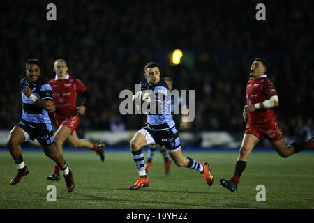 Cardiff, Galles, UK. 22 Mar, 2019. Aled Summerhill di Cardiff Blues corre al cliente il suo team 4a provare. Guinness Pro14 partita di rugby, Cardiff Blues v Scarlets AL BT Sport Cardiff Arms Park di Cardiff del venerdì 22 marzo 2019. Questa immagine può essere utilizzata solo per scopi editoriali. Solo uso editoriale. pic da Andrew Orchard/Andrew Orchard fotografia sportiva/Alamy Live news Credito: Andrew Orchard fotografia sportiva/Alamy Live News Foto Stock