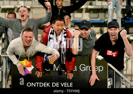 DEN BOSCH, 22-03-2019, Stadion De Vliert, Keuken Kampioen Divisie, Den Bosch - Telstar, stagione 2018 / 2019, Telstar sostenitori in festa dopo la partita Den Bosch - Telstar 3-4 Foto Stock