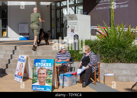 Sydney, Australia. 23 mar 2019. Sabato 23 marzo 2019, testa degli elettori per le cabine di polling per esprimere il loro voto per la sede di Pittwater nel Nuovo Galles del Sud stato elezione. Credito: martin berry/Alamy Live News Foto Stock