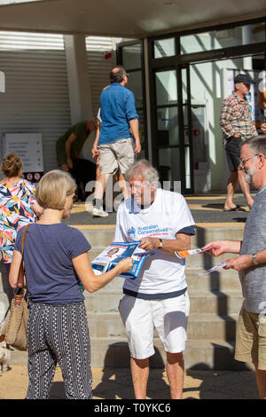 Sydney, Australia. 23 mar 2019. Sabato 23 marzo 2019, testa degli elettori per le cabine di polling per esprimere il loro voto per la sede di Pittwater nel Nuovo Galles del Sud stato elezione. Credito: martin berry/Alamy Live News Foto Stock