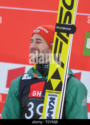 Markus Eisenbichler di Germania visto per celebrare la sua vittoria durante il FIS Ski Jumping World Cup Flying Hill competizione individuale a Planica. Foto Stock
