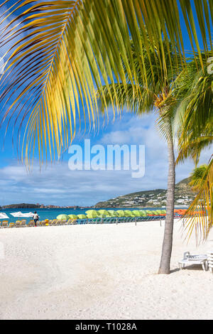 Vista della spiaggia, grande baia, Philipsburg, St Maarten, Saint Martin, Piccole Antille, dei Caraibi Foto Stock