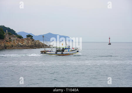 TOMONOURA, Giappone - 27 FEB 2019- vista Giorno di barche nel porto di Tomonoura (Tomonotsu), di un porto di pesca nel Ichichi ward di Fukuyama, Hiroshima Pre Foto Stock