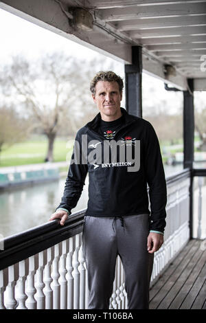 James Cracknell, ex Olympic vogatore, seduti nella sala Capitani a Cambridge University Boat Club davanti al boat race il 7 aprile 2019, Inghilterra. Foto Stock