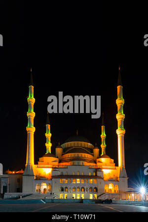 La Moschea di Kocatepe nella notte, Ankara, Turchia Foto Stock