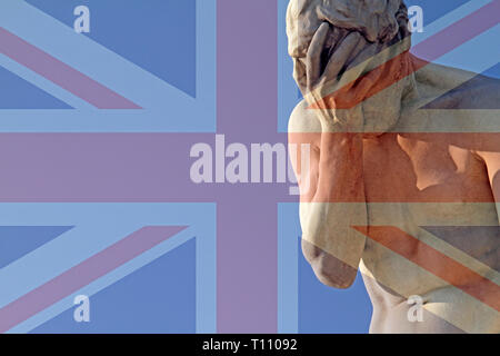 Facepalm e Brexit - Unione Jack su una statua con la sua testa nelle sue mani Foto Stock