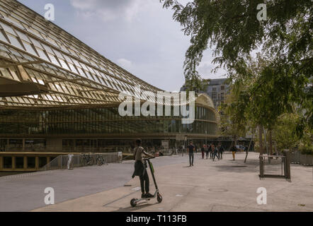 La Canopee des Halles è una massiccia struttura progettata per coprire il centro commerciale all'aria aperta di spazi di Les Halles, Parigi, Francia Foto Stock