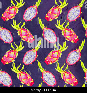 Drago di tutta la frutta e la fetta tagliata, seamless pattern design, dipinte a mano illustrazione ad acquerello, blu scuro, marmo viola sfondo texture Foto Stock
