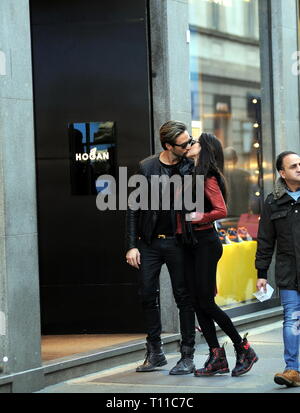 Alex Belli e attrice venezuelano Delia Duran shopping a Milano con: Alex Belli, Delia Duran Dove: Milano, Italia Quando: 19 Feb 2019 Credit: IPA/WENN.com * * disponibile solo per la pubblicazione in UK, USA, Germania, Austria, Svizzera** Foto Stock