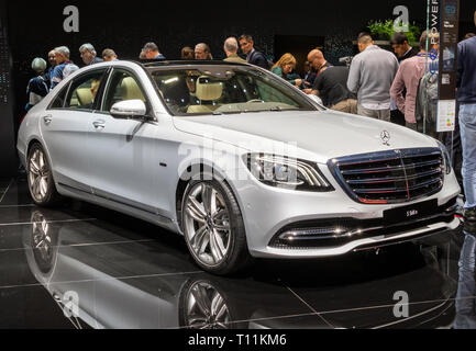 Ginevra, Svizzera - Marzo 5, 2019: Mercedes Benz S 560 e plug-in automobile ibrida esposti all'ottantanovesimo Geneva International Motor Show. Foto Stock