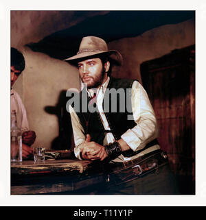 Charro! È un 1969 western americano film da protagonista di Elvis Presley girato in location a Apacheland Movie Ranch e vecchi Studios di Tucson in Arizona. Unicamente, Presley non cantare sullo schermo e il film presentato nessun brano a tutti tranne per il titolo principale tema, che è stato svolto nell'apertura di crediti Credito: Hollywood Archivio foto / MediaPunch Foto Stock