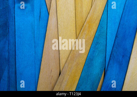 Bella la texture del legno naturale stecche di colori giallo e blu chiaro. Naturale e aspetto invecchiato. Foto Stock