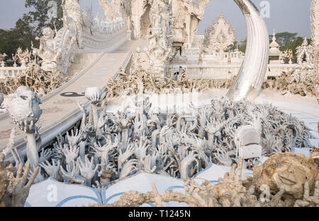 Bianco / tempio Wat Rong Khun in Chiang Rai, Thailandia Foto Stock