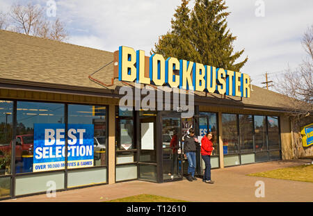 L'ultimo Blockbuster noleggio video store in tutto il mondo si trova nella piccola cittadina di piegare, Oregon. Foto Stock