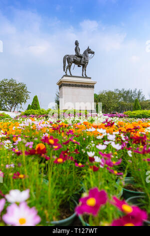 Piazza della statua equestre del Re Rama V re Chulalongkorn Bankkok re monumento. Foto Stock