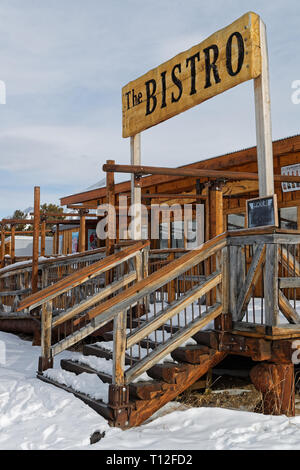 CARCROSS, Yukon, Canada, 9 marzo 2019 : ristorante di legno in Carcross. Carcross è una comunità non costituite in società, casa di Tagish prima nazione. Foto Stock