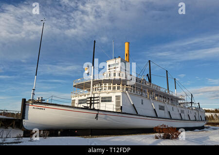 WHITEHORSE, Yukon, Canada, 9 marzo 2019 : famosa SS Klondike sistema di cottura a vapore sul fiume di Yukon banche. Whitehorse è la capitale e la sola città di Yukon, e Foto Stock