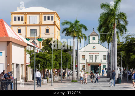 Il vecchio Palazzo di Giustizia (1793) dal lungomare, Philipsburg, Sint Maarten, Saint Martin, Piccole Antille, dei Caraibi Foto Stock