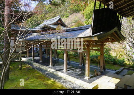 KYOTO, Giappone -24 FEB 2019- Vista del Ryoanji (ryoan-ji tempio) della scuola Myoshinji del Rinzai setta in Kyoto, Giappone. Foto Stock