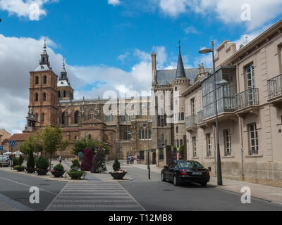 Cattedrale e palazzo Gaudi a Astorga, Spagna, Foto Stock