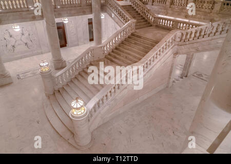 Grand scale di marmo in corrispondenza dello stato dello Utah edificio di capitale Foto Stock