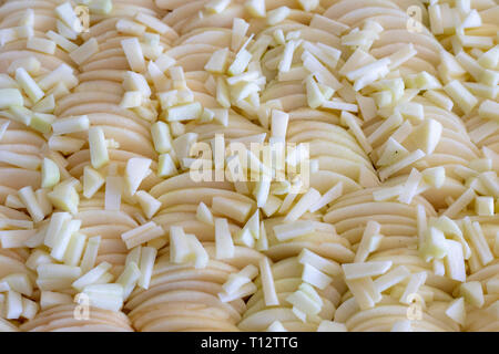Womens facendo una torta di mele. Close-up. Foto Stock